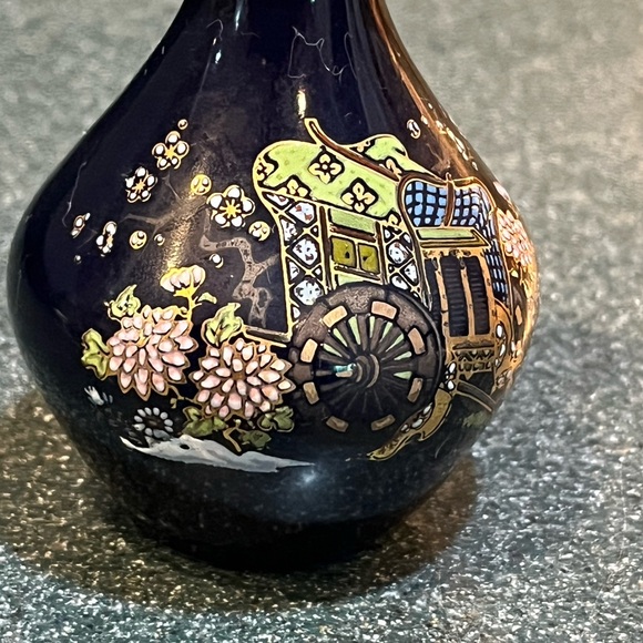 VTG Kutani Vase w/Flowers in Cobalt Blue w/Gold Trim 5 inch Tall Japan Mini Vase - Picture 7 of 7